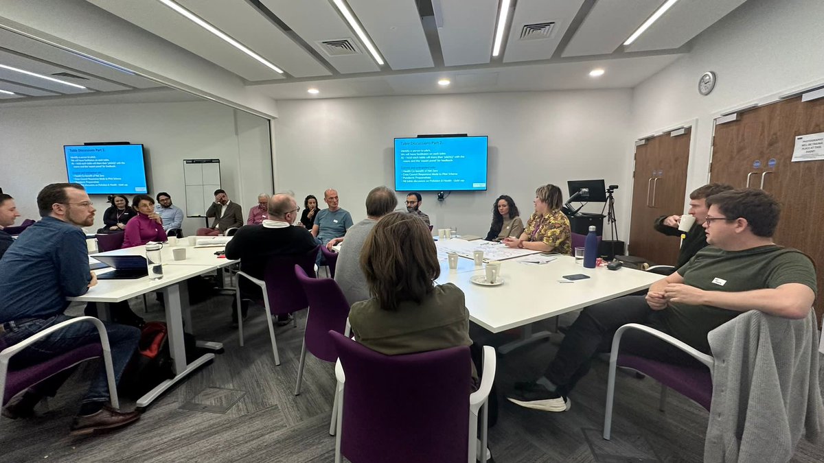 @gisplanner @DrDavidHulme @OfficialUoM @UoMUrban Now, @OfficialUoM researchers are sharing #funding pitches after engaging table discussions🗣️. Everyone has come up with such innovative ideas💡! @UoMUrban #researchgrants #research #collaboration