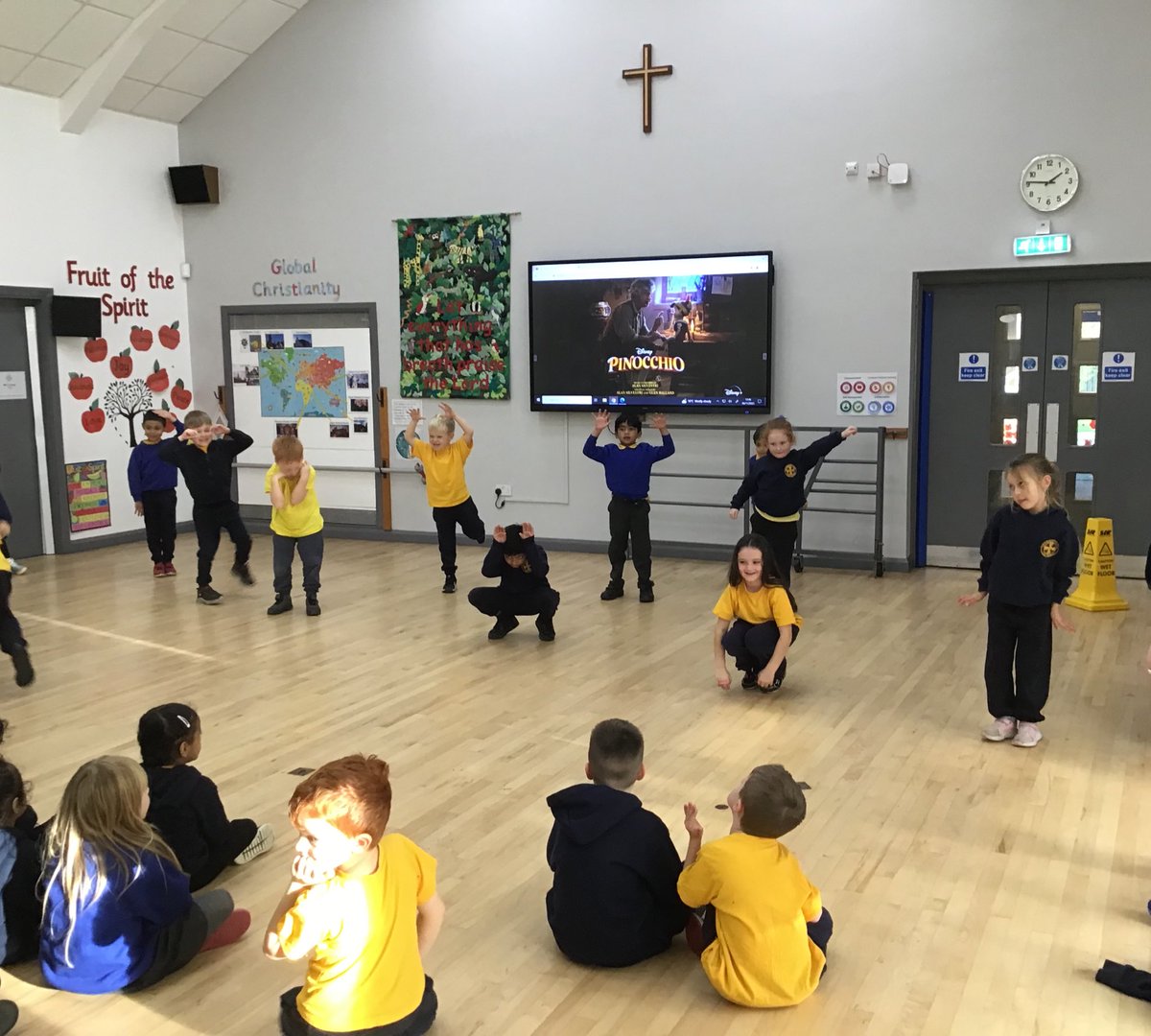 RuncieOf's tweet photo. Year 1 have enjoyed our first dance PE lesson this afternoon where we have been thinking about different statues toys might make! Can you guess what toys we are being? #ARFSYear1 #ARFSPE https://t.co/pPG4GgQsgU
