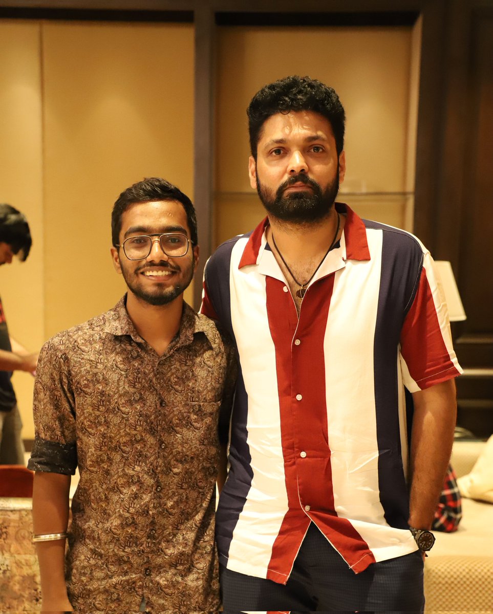 saloon_kada's tweet image. Met MANU & PRIYA ❤️🩹🤞🏾
@rakshitshetty @rukminitweets