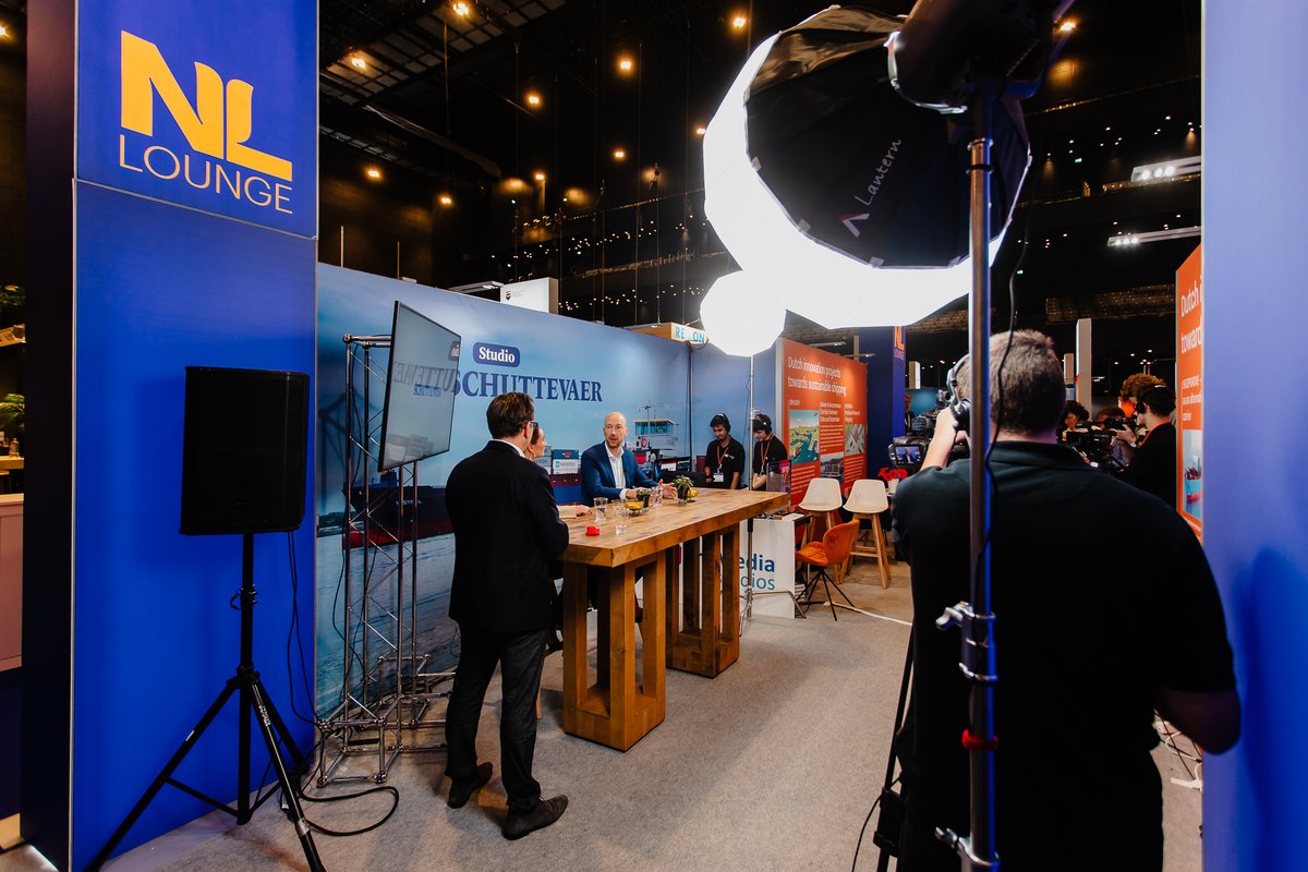 Studio Schuttevaer live at #Europort 2023! 📽 For the latest news from the maritime sector, tune in to daily talks between René Quist, Editor-in-chief, <a href="/schuttevaer/">Schuttevaer.nl</a> and maritime industry leaders. Watch it live on YouTube youtube.com/@SchuttevaerMe…  or at NMT in hall 8!
