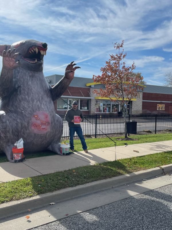 MidAmCarpenters's tweet image. Members from #Local1889 and #Local1185 are handbilling drive-thru customers at @McDonalds locations in St. Charles and West Chicago against McPro Inc. Paying workers substandard wages makes us grimace.  #UnionStrong #MidAmericaCarpenters #FairWages #McDonalds
