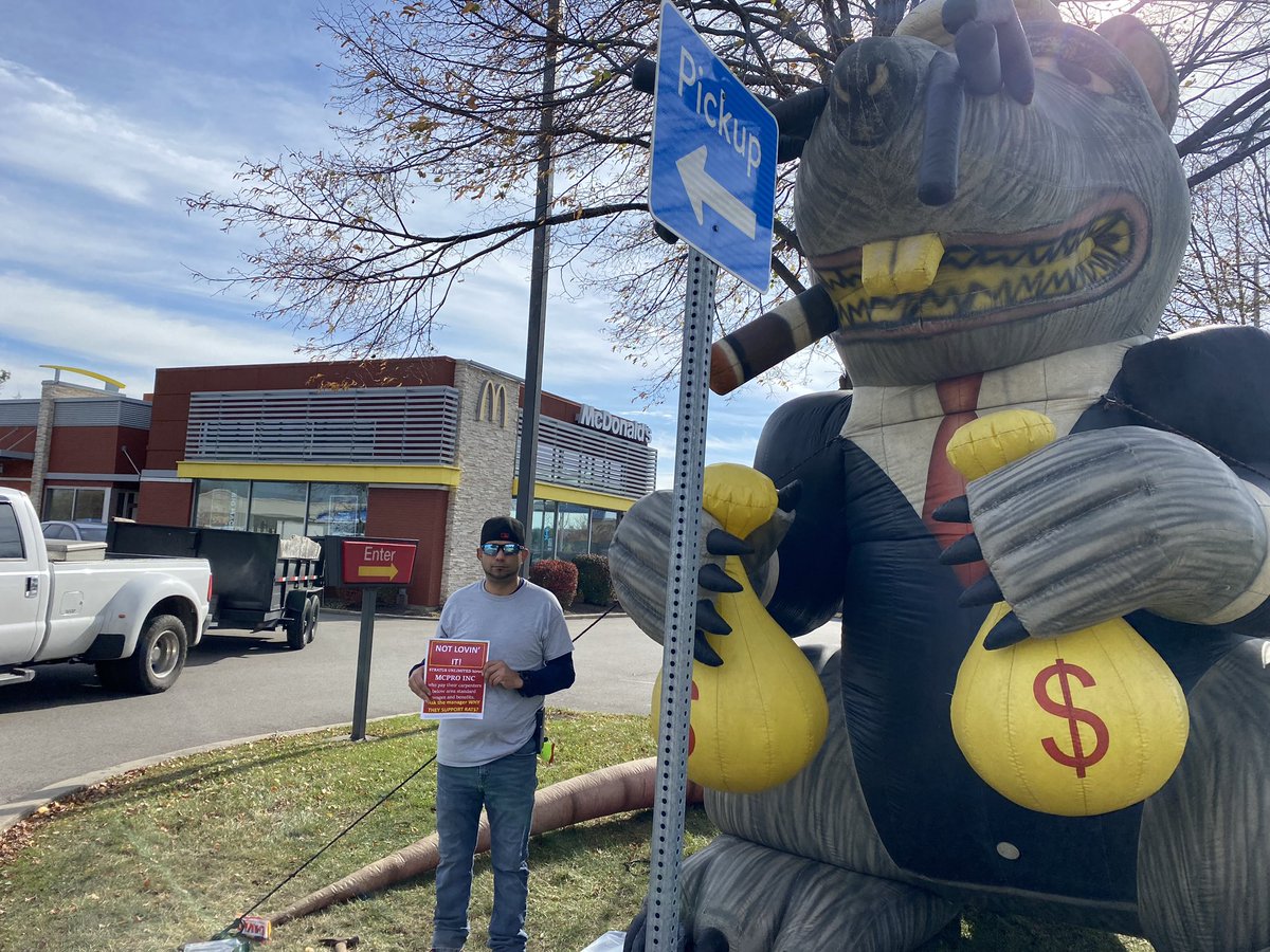 MidAmCarpenters's tweet image. Members from #Local1889 and #Local1185 are handbilling drive-thru customers at @McDonalds locations in St. Charles and West Chicago against McPro Inc. Paying workers substandard wages makes us grimace.  #UnionStrong #MidAmericaCarpenters #FairWages #McDonalds