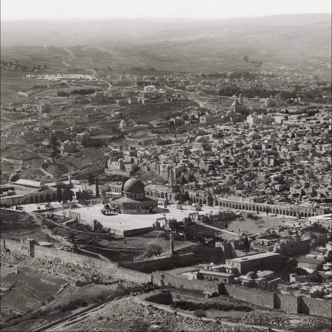A photo of Al Quds (Jerusalem) from around the 1930s when Muslims, Christians and Jews used to live side by side in peace.