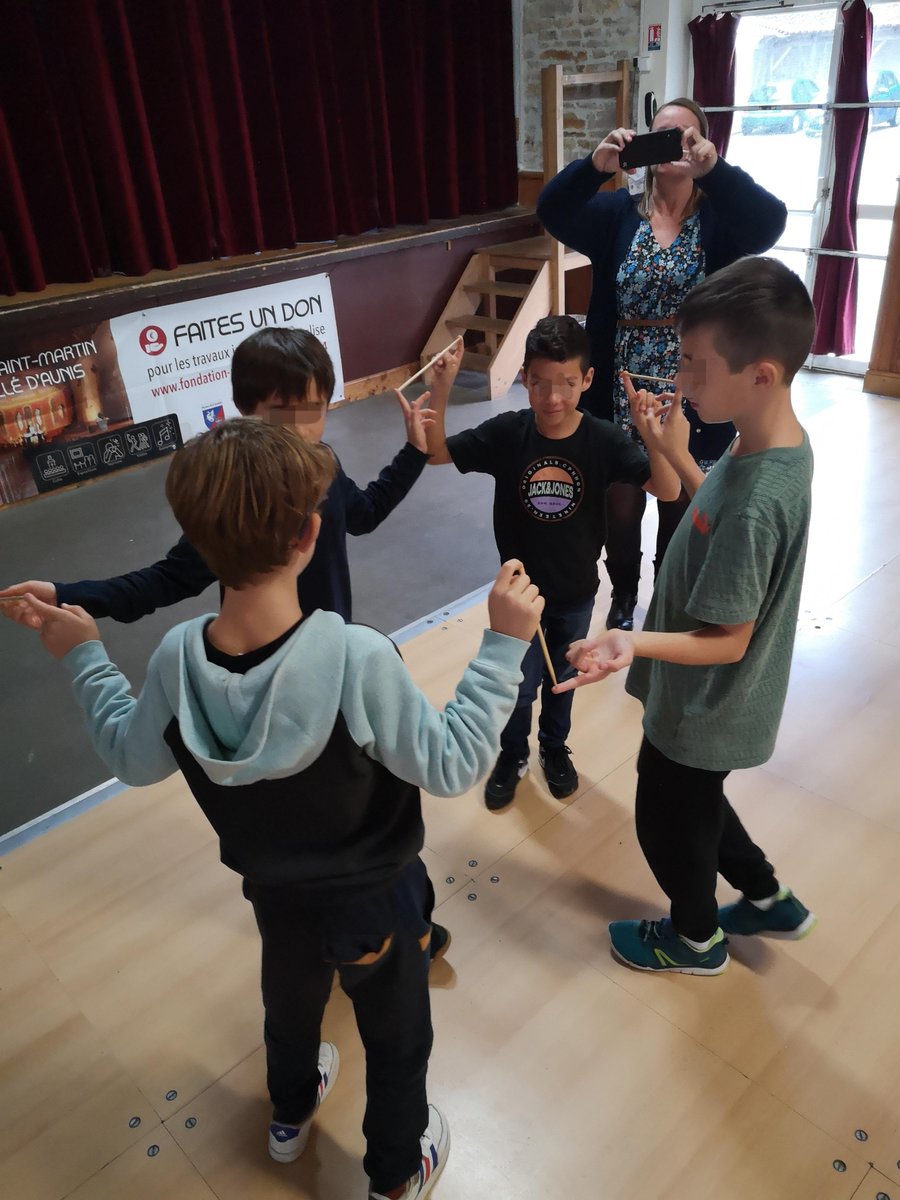 occe17000's tweet photo. Journée jeux coop dans la salle des fêtes de Nuaillé d'Aunis. Du CP au CM2 les enfants se sont essayés à des épreuves collectives et en petits groupes.

#pedagogiecooperative
#dsden17
#jeuxcoop
@OCCE_FD https://t.co/xJCDAZOc8v