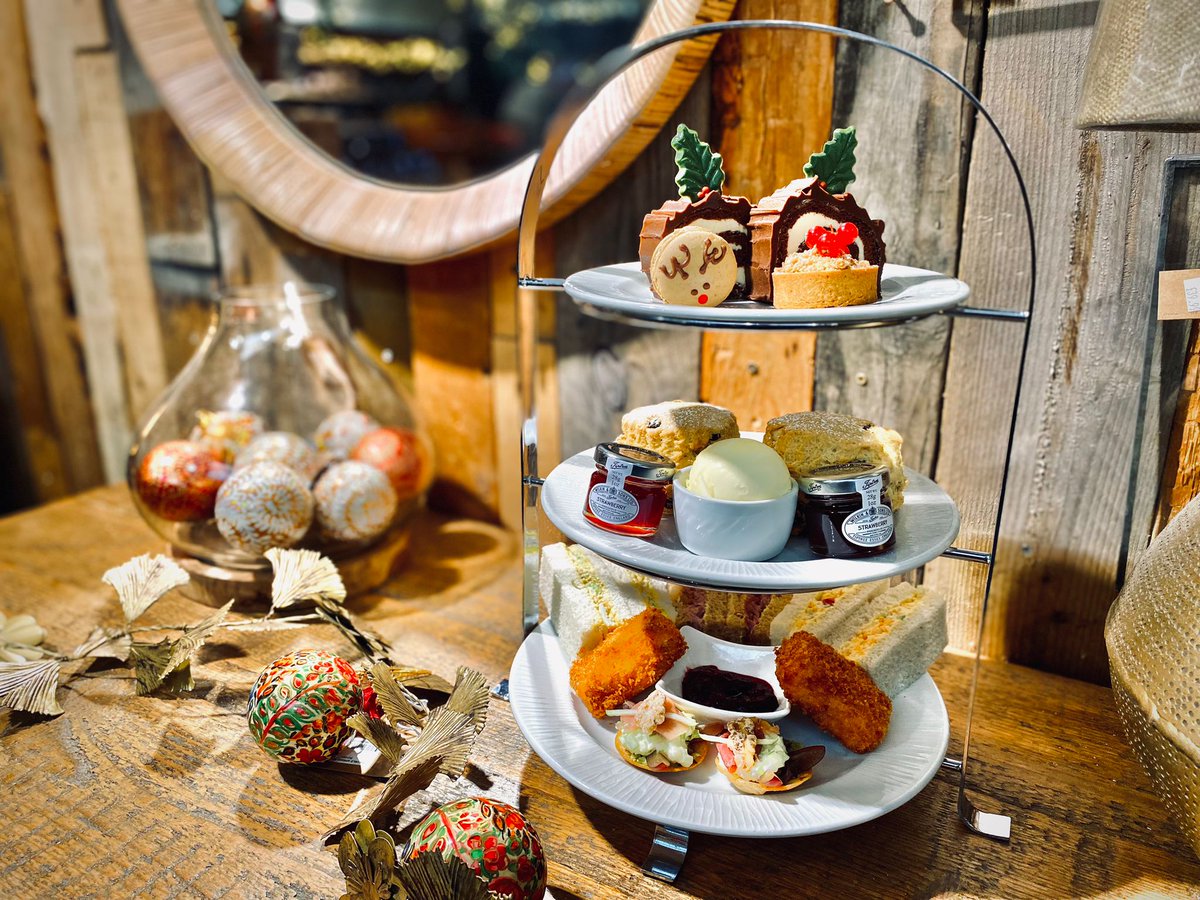 Our wonderful Christmas #AfternoonTea* has now started!

Served from Monday to Friday (from 2pm), excluding bank holidays. You are welcome to come in when suits you after this time – no booking required.

*Please note items are subject to change.
perrywood.co.uk/afternoon-tea