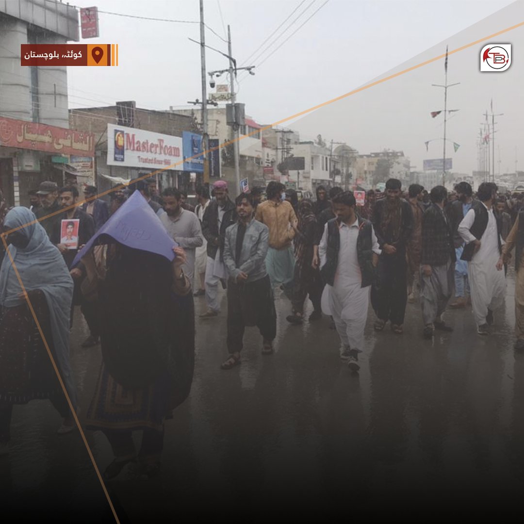طالب علم رہنماء ذاکر مجید بلوچ کی طویل جبری گمشدگی کے خلاف انکے اہلخانہ کی جانب سے بلوچستان یونیورسٹی سے کوئٹہ پریس کلب تک احتجاجی ریلی نکالی گئی۔

سیاسی و طلباء تنظیموں کے ارکان سمیت دیگر لاپتہ افراد کے اہلخانہ بھی شریک تھے۔