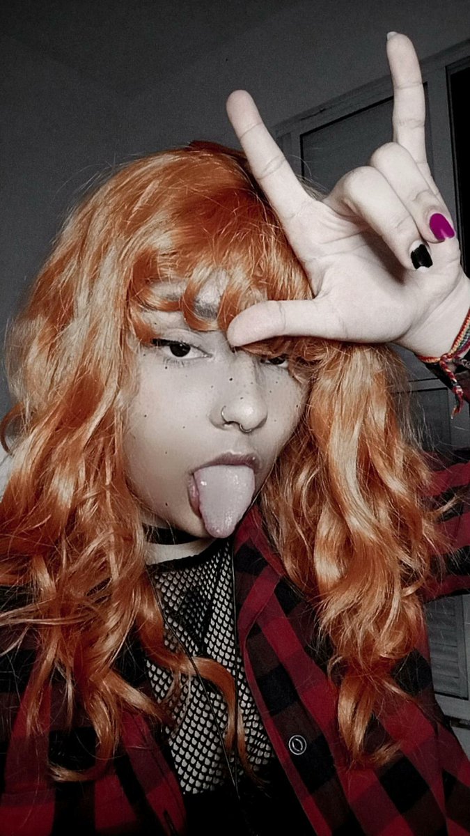 prazerlou's tweet photo. (☆) Vai um cosplay da Coral ai?
—
Finalmente trouxe a vida minha própria personagem. Já consigo até ouvir Arctic Monkeys tocando no fundo 💭✨
#posmortem #posmortemrpg #speculumrpg #RPG #cosplay https://t.co/0ewOYquqPT