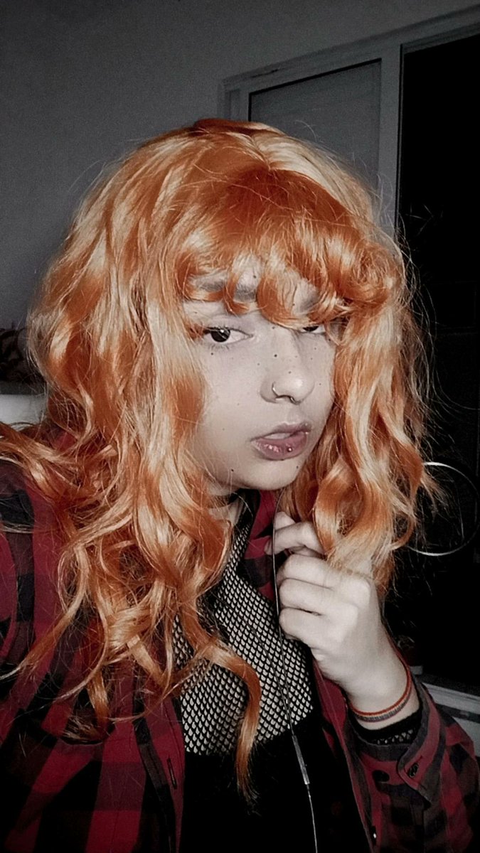 prazerlou's tweet photo. (☆) Vai um cosplay da Coral ai?
—
Finalmente trouxe a vida minha própria personagem. Já consigo até ouvir Arctic Monkeys tocando no fundo 💭✨
#posmortem #posmortemrpg #speculumrpg #RPG #cosplay https://t.co/0ewOYquqPT
