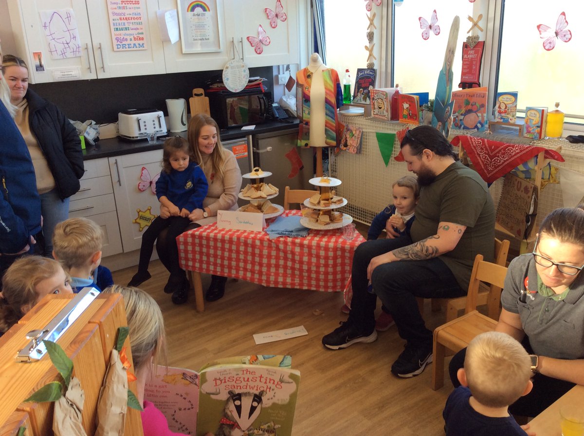 HeriotPrimary's tweet photo. Our youngest learners invited their grown ups in for a Dolly's Stay and Play session to celebrate the gifting of 100,000 books! 📚 We all had a lovely time sharing stories. @DollyLibraryRen @dollyslibrary #readingforpleasure https://t.co/4tNEtdS33g