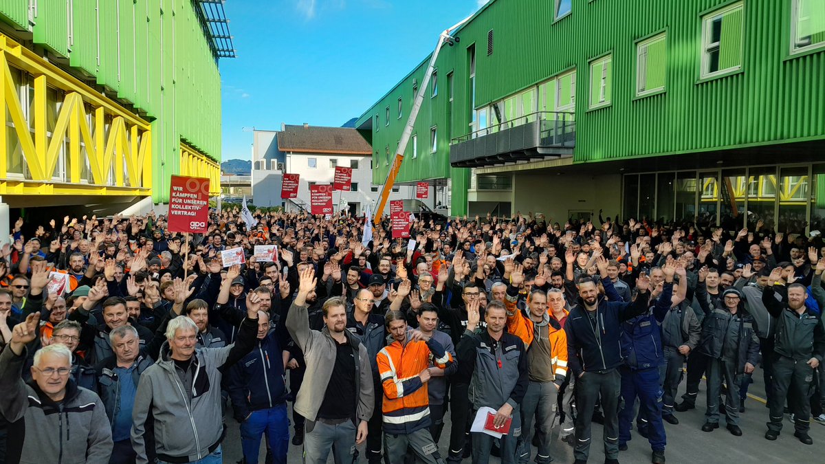 oegb_at's tweet image. In mehr als 400 Betrieben gab es Warnstreiks und Betriebsversammlungen der Metaller. Das Arbeitgeber-Angebot von 2,5 % Lohn- und Gehaltserhöhung ist respektlos! Die Gewerkschaft #PROGE und @GewerkschaftGPA fordern weiterhin 11,6 %!
#Herbstlohnrunde #Metaller