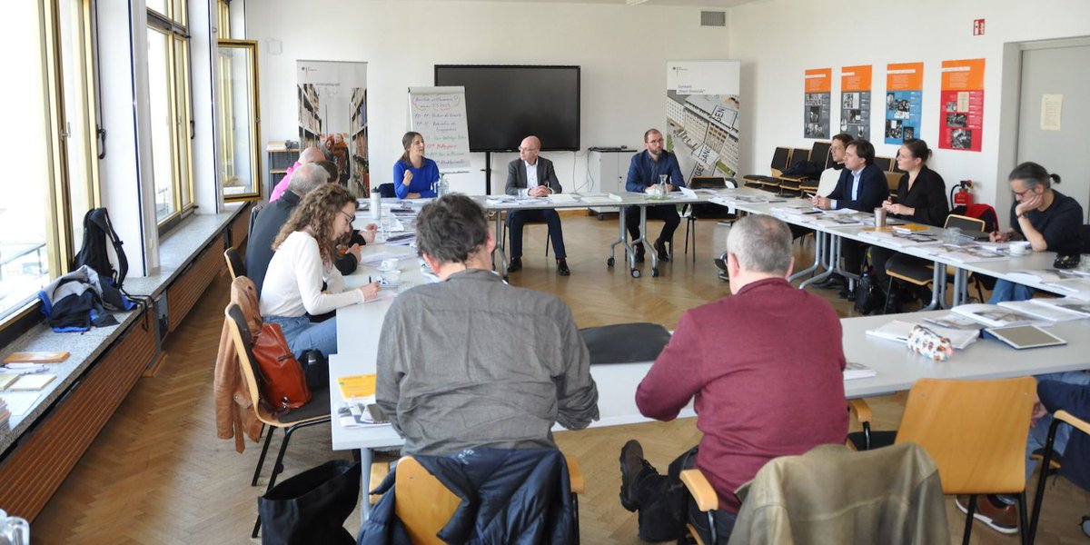 StasiArchiv's tweet image. Am 15.11. bietet unser #Bildungsteam die kostenlose Fortbildung "Arbeit mit Stasi-Unterlagen" in Berlin an. Lehrkräfte erfahren, wie sie den kompetenten Umgang mit historischen &amp;amp; ideologisch formulierten Quellen im Unterricht umsetzen: stasi-unterlagen-archiv.de/ueber-uns/term… #twitterlehrerzimmer