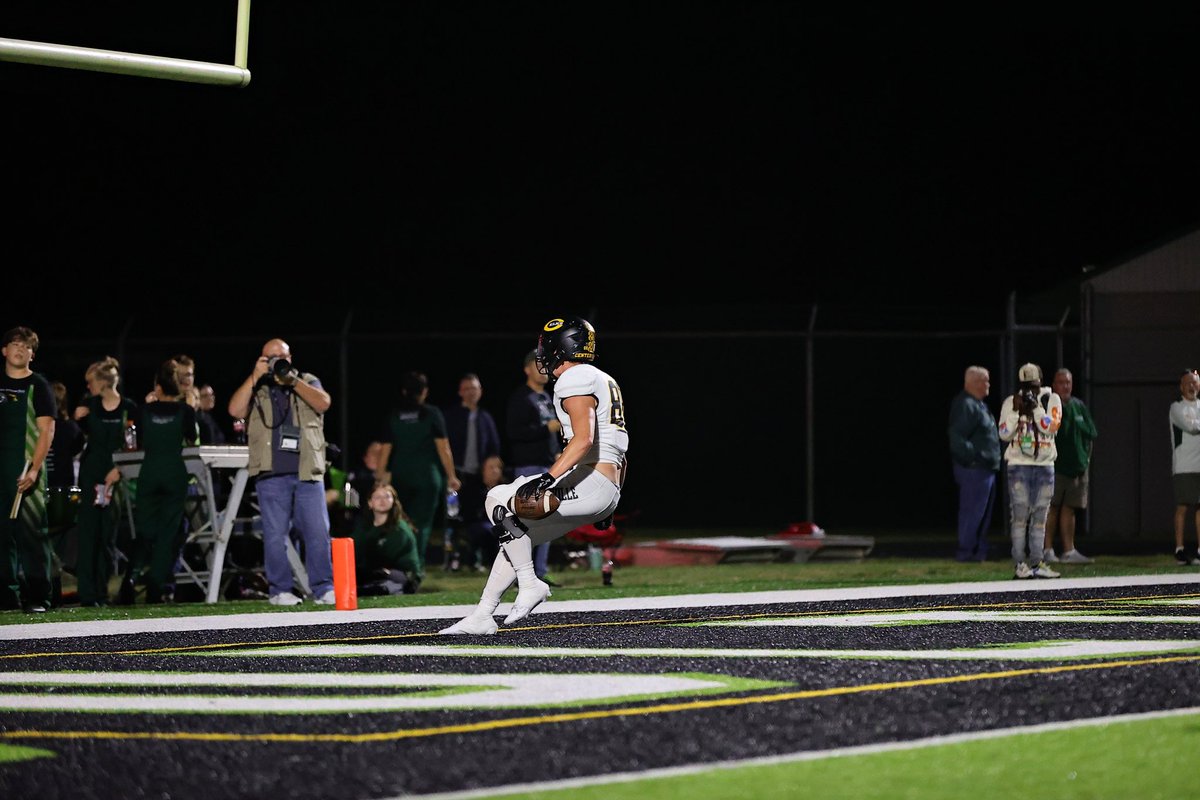 Bryce Cowgill Senior Film
Team Captain 
First Team All GWOC
GWOC Champions 
21 Catches for 233 yards 
4 touchdowns 

hudl.com/v/2MUEvN