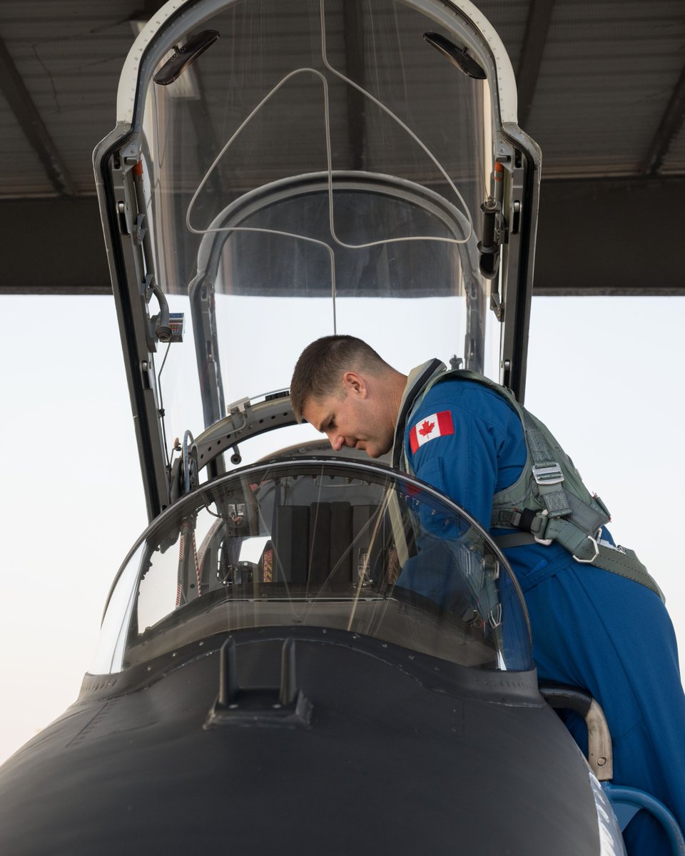 NASA_Johnson's tweet image. What’s new with the crew?🧑‍🚀

The @NASAArtemis II crew has hit the ground running with training at Johnson Space Center as they prepare to travel to lunar orbit. Soon, the four crew members will embark on a journey that will be the blueprint to take us further than ever before.