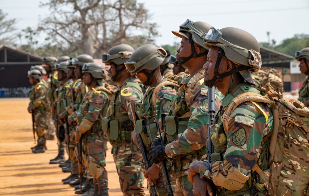 USSOCAF's tweet image. Angolan Armed Forces stand in formation at the Joint Combined Exchange Training led by U.S. #SpecialOperationsForces at the Marine Brigade Headquarters, Ambriz, Angola. 

U.S. engagement comes with mutual benefit, upholds international norms &amp;amp; treats partners as equals.