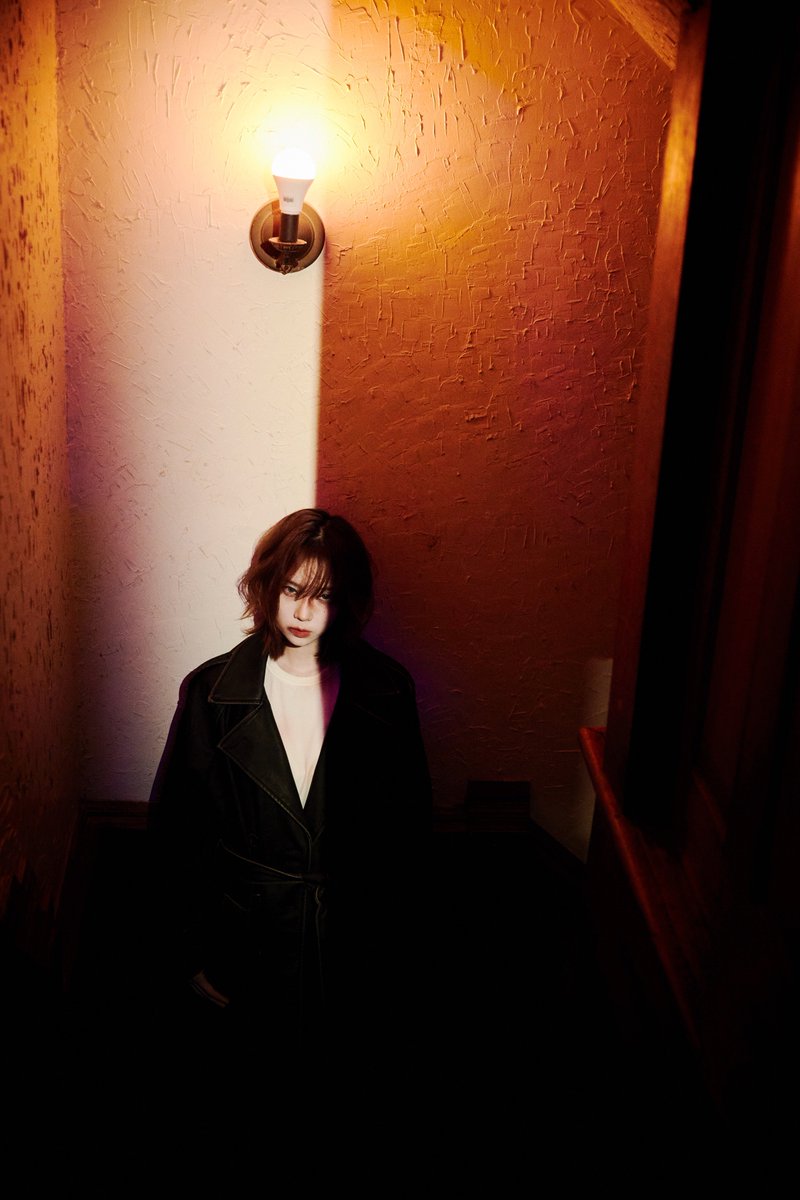 ⠀
A dimly lit chamber and a scarlet beacon emanates a soft glow, casting an intimate ambiance. With cropped locks and a gaze of determined intensity, poised in the gentle DRAMA on me.
⠀