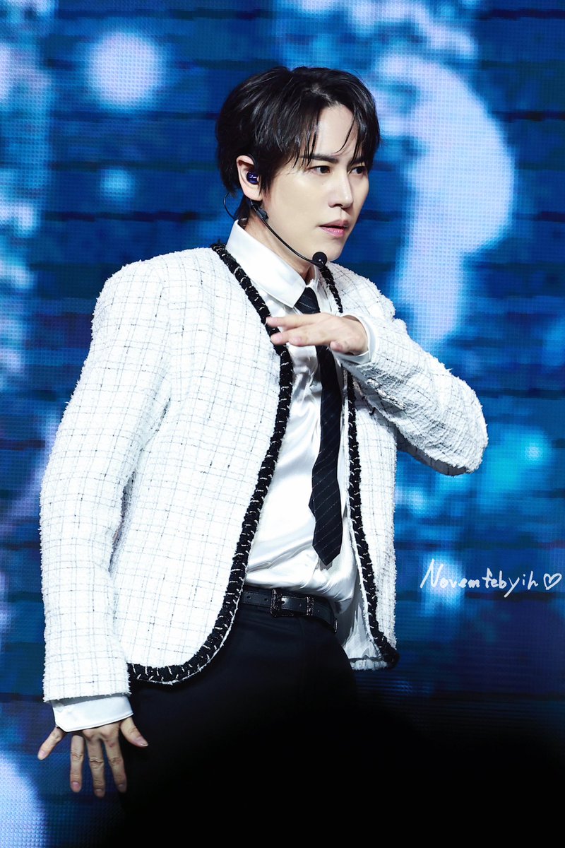 _Oops13's tweet photo. 231104 슈퍼주니어 FM

😎😎😎
😊😊😊

#규현 #KYUHYUN #圭贤
#슈퍼주니어 #SUPERJUNIOR https://t.co/5hbCLXuA54