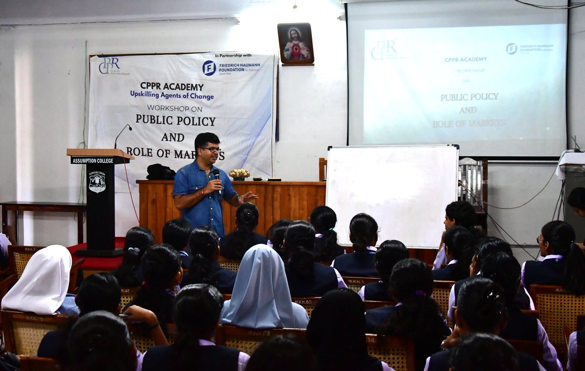 CPPRIndia's tweet photo. Inspiring young minds to engage in thought-provoking discussions. CPPR, in partnership with @FNFSouthAsia, is conducting a range of college workshops on Public Policy and the Role of Markets.
#collegeworkshop #CPPRAcademy #cpprindia #futureleaders #YouthEmpowerment https://t.co/pWZXtcmH0L