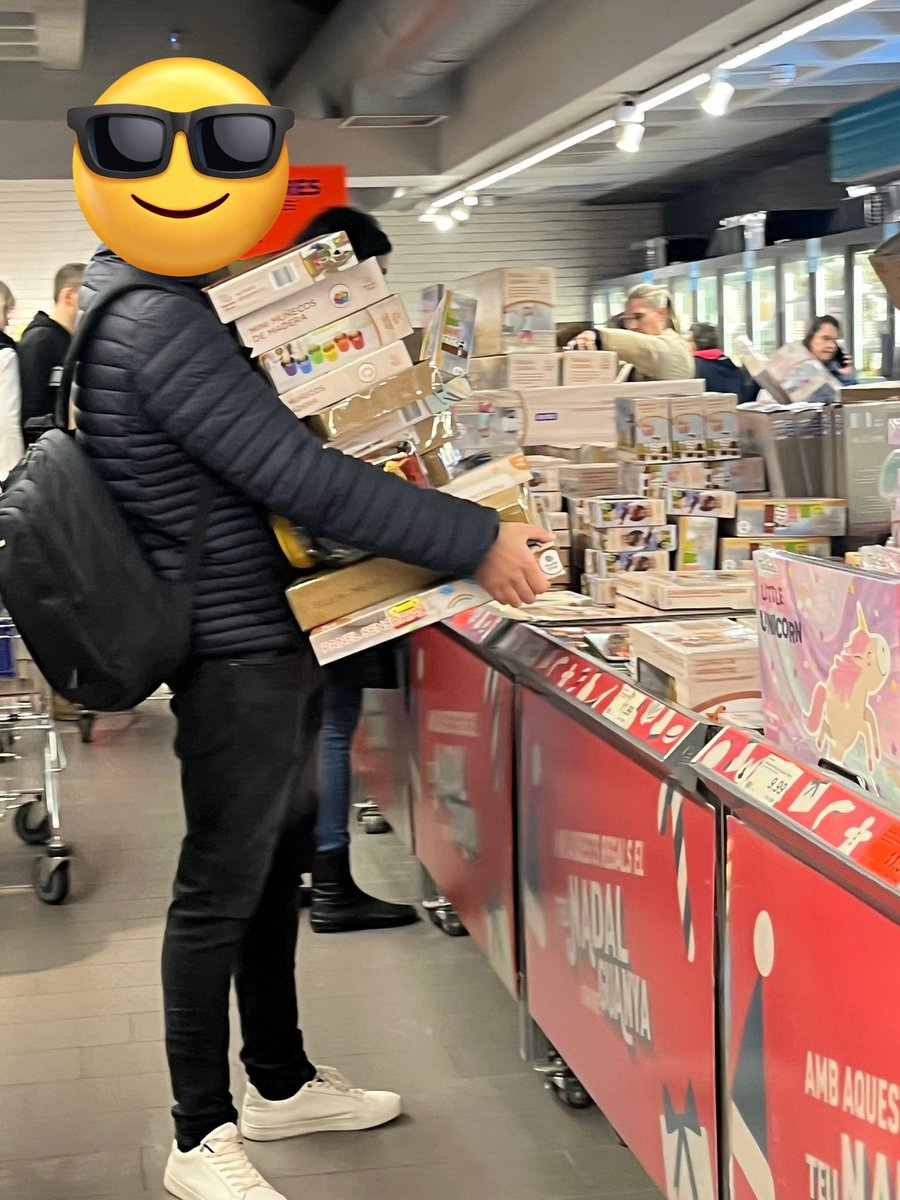 Solana_dbm's tweet photo. Decime que arrancó la campaña de juguetes de #Aldi sin decirme que arrancó la campaña de juguetes de #AldiEspaña https://t.co/KTUErWk3bd