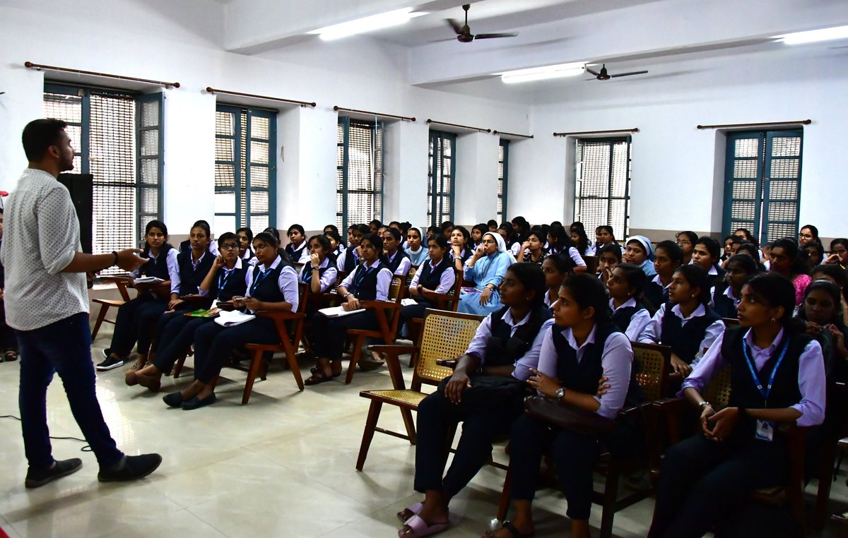CPPRIndia's tweet photo. Inspiring young minds to engage in thought-provoking discussions. CPPR, in partnership with @FNFSouthAsia, is conducting a range of college workshops on Public Policy and the Role of Markets.
#collegeworkshop #CPPRAcademy #cpprindia #futureleaders #YouthEmpowerment https://t.co/pWZXtcmH0L