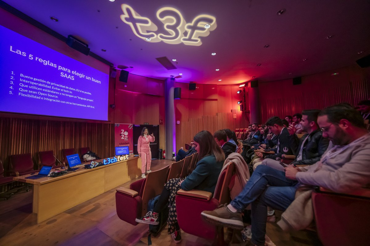 📝  ¿Qué buscamos en el Call for Talks de T3chFest 2024?  📢

TL;DR: charlas sobre cualquier tema relacionado con la tecnología. Más info en este post:

- 🗣 T3chFest es un evento de 2 días con 4 tracks simultáneos de charlas.  En 2023 tuvimos +1.600 asistentes presenciales y