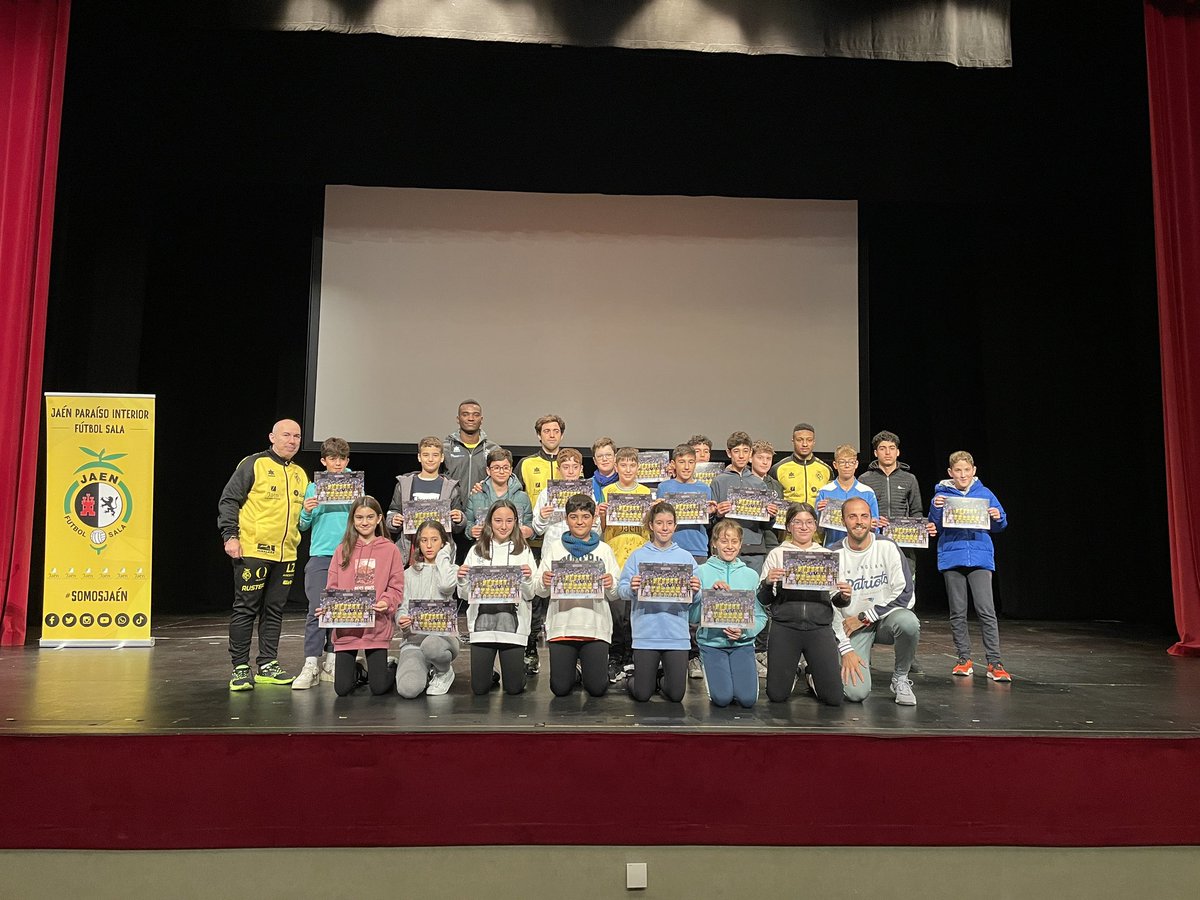 🏫 El Teatro Maestro Álvarez Alonso de Martos acoge la visita del IES San Felipe Neri y Colegio Divina Pastora

⚽️ Con <a href="/danirodriguezfs/">🅳🅰🅽🅸 ⓇⓄⒹⓇⒾⒼⓊⒺⓏ⚽📋</a>, <a href="/PablodelMoral14/">Pablo del Moral</a>, <a href="/HelderGonsalve/">Helder Gonsalves</a> y <a href="/renaescuro/">Renato</a> 

👏 ¡Gracias por esta súper mañana!

👥 Especial agradecimiento al <a href="/AytoMartos/">Ayuntamiento Martos</a> 

#SomosJaén💛