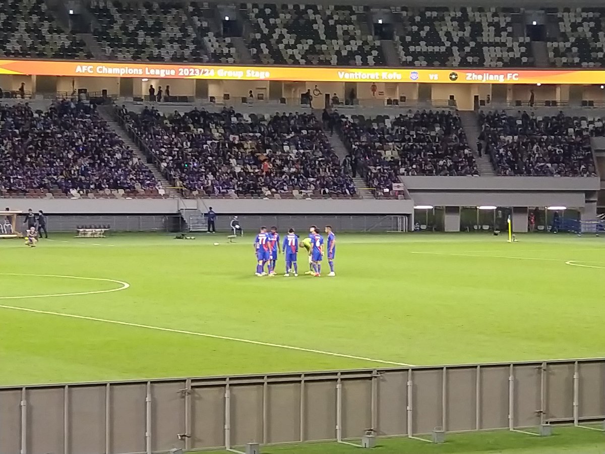 kawa54te's tweet photo. しゃー👊
出来過ぎな前半よ
後半も〆ていきましょ⚽

#甲府にチカラを
#vfk　#国立競技場
#VAR会場で流して https://t.co/2fw6DAhV9t