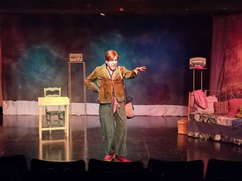 JORGE MATEUS Y UNA NUEVA TRANSGRESIÓN SOBRE EL ESCENARIO
Por Leonardo Parrini
Este fin de semana se presenta la obra Bésame Forastero, un monólogo de Mateus adaptado de una novela de Pedro Lemebel.
Léelo en LAPALABRABIERTA
lapalabrabierta.com