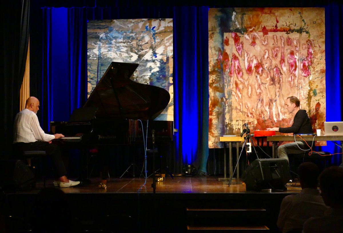 𝙇𝙞𝙛𝙚𝙡𝙞𝙣𝙚, taken from Roedelius &amp; Arnold Kasar's upcoming album "Zensibility" is out today.

Building on a soothing, warm, and cloud-like texture, crystal-clear synth nuances patiently unfold contributing to a subliminal calm. 

Listen/pre-order: 7k.lnk.to/Zensibility