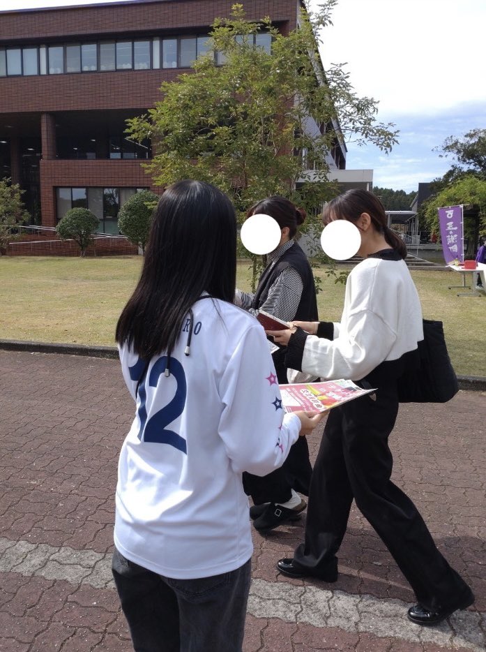 PJ_Tegeva's tweet photo. こんばんは🌙丹生ゼミ6期生です！

本日宮崎大学でイベントのチラシを600枚以上配布しました😆  テゲバジャーロ宮崎のスタッフの方々のご協力も頂き、多くの方に情報を届けられました！

まだまだお申し込みお待ちしております↓↓↓
https://t.co/81IqyY2pkA

#テゲバジャーロ宮崎 #テゲバ大学 https://t.co/tDdqQlNN78
