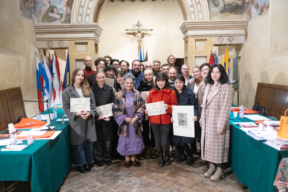 📸 Let's take a look back at some snapshots capturing the "4 Hands Duo" section's awards ceremony of the 32nd Roma International Piano Competition 🎹🌟 

Photos by Gaia Recchia
