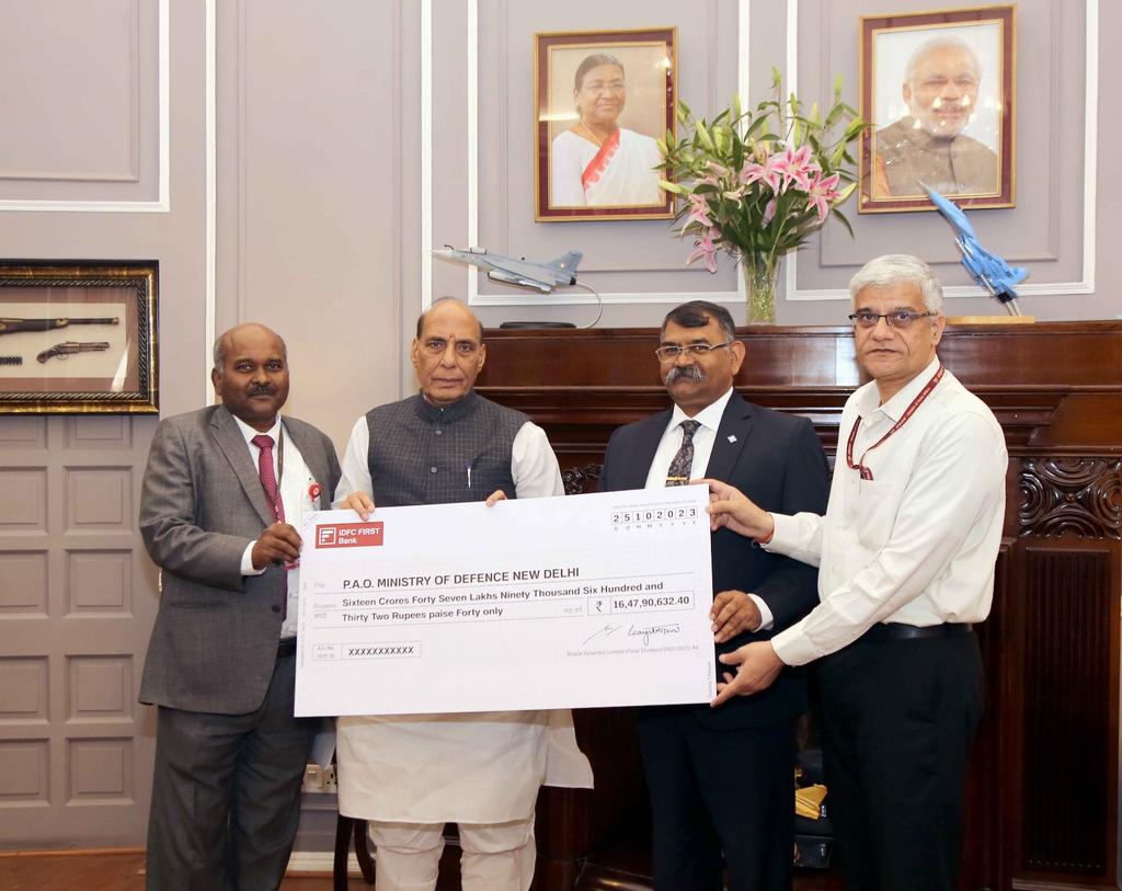 BDL paid final Dividend of Rs 16.479 Crore for FY 2022-23 to Govt of India.CMD,BDL presented the cheque pertaining to Govt of India's shareholding in BDL to Hon'ble Raksha Mantri today.The total Dividend paid by BDL to Govt for the year amounts to Rs 128.40 Crore.@SpokespersonMoD