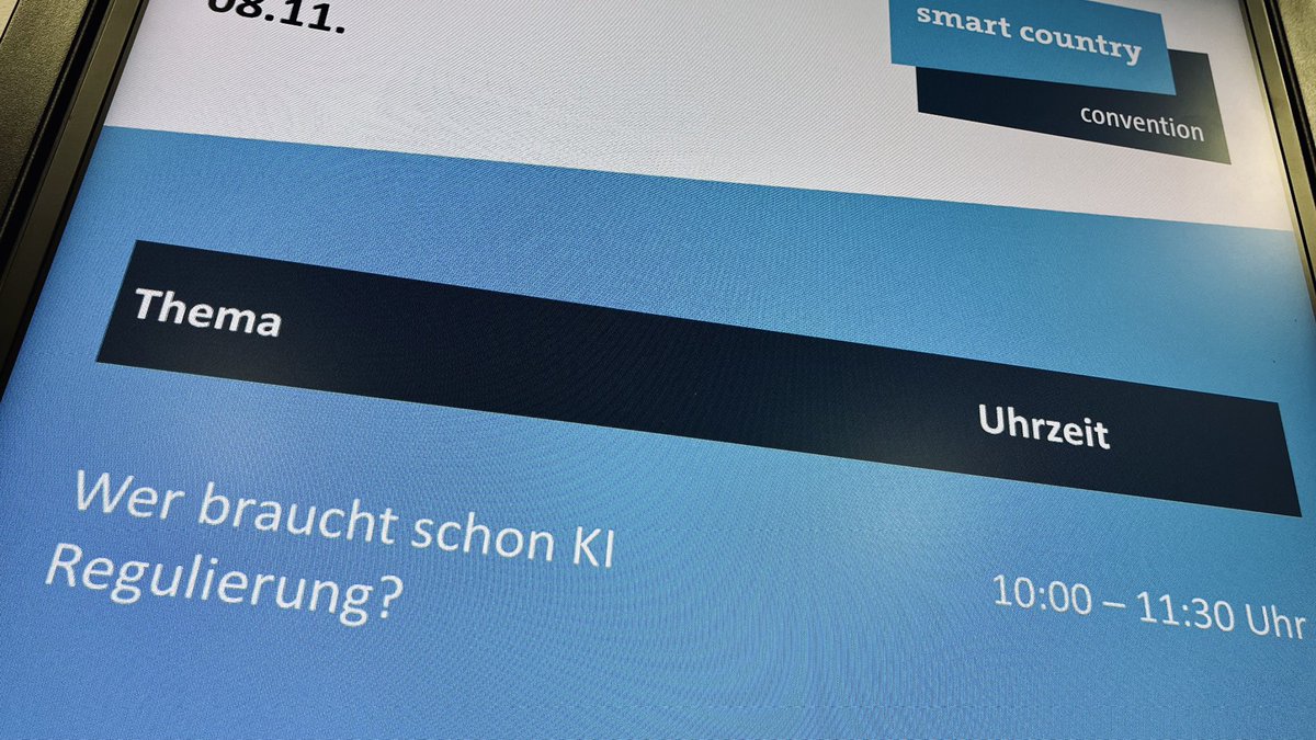 Datenbrake's tweet photo. #KI Regeln? Wer braucht denn sowas? @bmdv geht rein und stellt erstmal auf Listening-only. Anregende Diskussion über Sinn und Unsinn von #KI Regeln mit Praktikern und Soziologen 😉 auf der @SmartCountryCon des @Bitkom #SCCON https://t.co/tnNnm6qogs