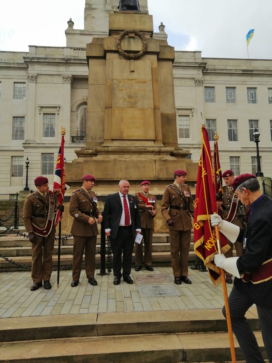 Well done to @BarnsleyCouncil for keeping the memory of Sgt Ian McKay #VictoriaCross and thank you to @TheParachuteReg and #Veterans who turned up yesterday to honour Ian's memory #LestWeForget #Falklands war 1982 @BritishArmy