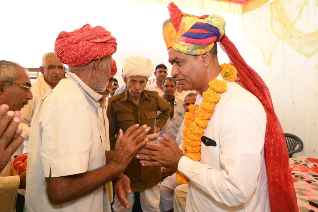 कहो दिल से
कांग्रेस फिर से

डीडवाना विधानसभा क्षेत्र के ग्राम जोरावरपुरा, दूदोली, ठाकरियावास में जनसंपर्क कर कांग्रेस के पक्ष में मतदान करने की अपील की। आने वाली 25 तारिक (नवंबर) को "हाथ के निशान" का बटन दबाकर कांग्रेस पार्टी और मेरा सहयोग करें। 

#कांग्रेस_फिर_से