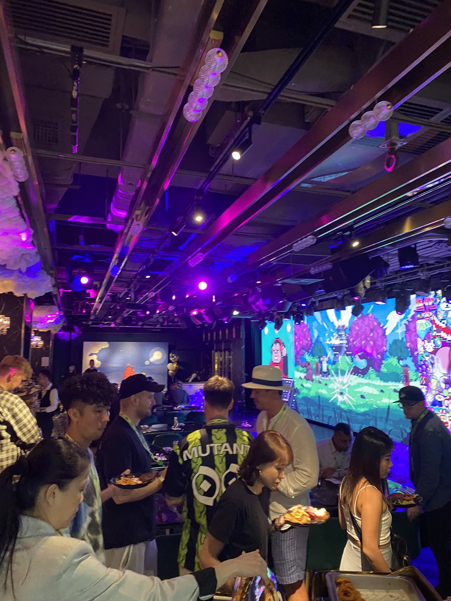 There’s something truly special about meeting your online friends after so many months, and years of chatting. 

Thankful to everyone we had the pleasure of meeting, both apes &amp; chimps! 

Enjoy my #ApeFestHK photo dump, until next time! ❤️🙉🇭🇰