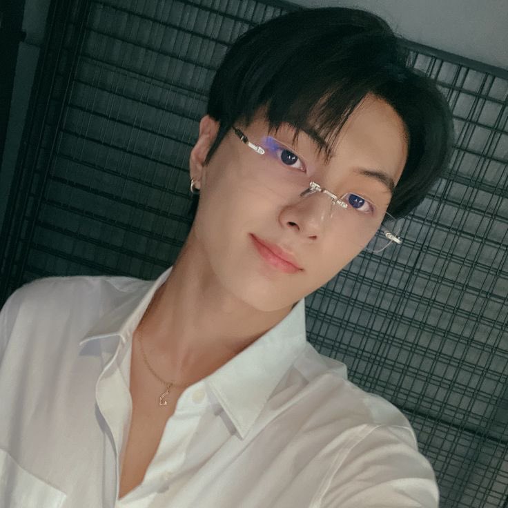 lhsfoxy's tweet image. in a world full of boys, he’s a gentleman 

#EngeneSelcaDay #ENSD #ENHYPEN #JAY #ENHYPEN_JAY @ENHYPEN_members @ENHYPEN