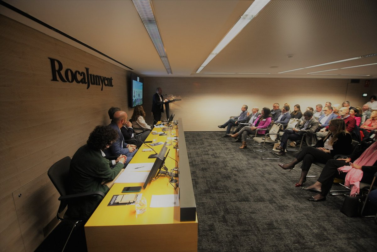 Roca_Junyent's tweet photo. Ayer celebramos en nuestras oficinas el 2º #MIPIM Meetup, evento organizado por @meridiana_es e Iberia at MIPIM y patrocinado por @Gesvalt y #RocaJunyent, donde abordamos la situación residencial en Barcelona y el papel que tiene la generación de suelo, Build to Rent y Coliving. https://t.co/U7p9k3mTdT