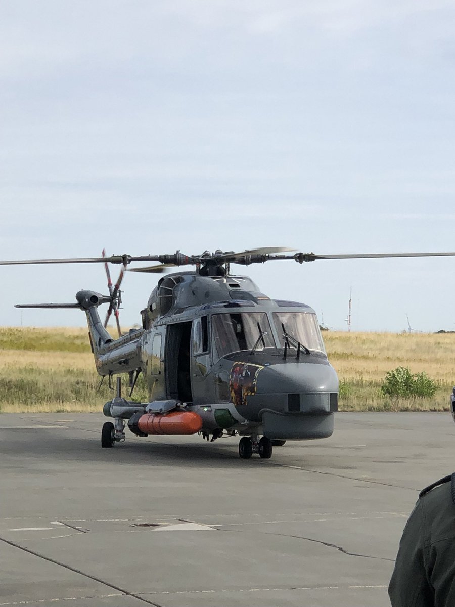 CdrDeuNavalAir's tweet photo. #Boxenstop für unseren #Formula1 #Lynx.
Ein technisches Problem hält uns momentan leider in der #Pitlane.
#Flugsicherheit hat höchste Priorität!! Aber es dauert nicht mehr lange, bis wir wieder in der #Pole_Position stehen.
@AugenGeradeaus https://t.co/WAnFKrbY8M