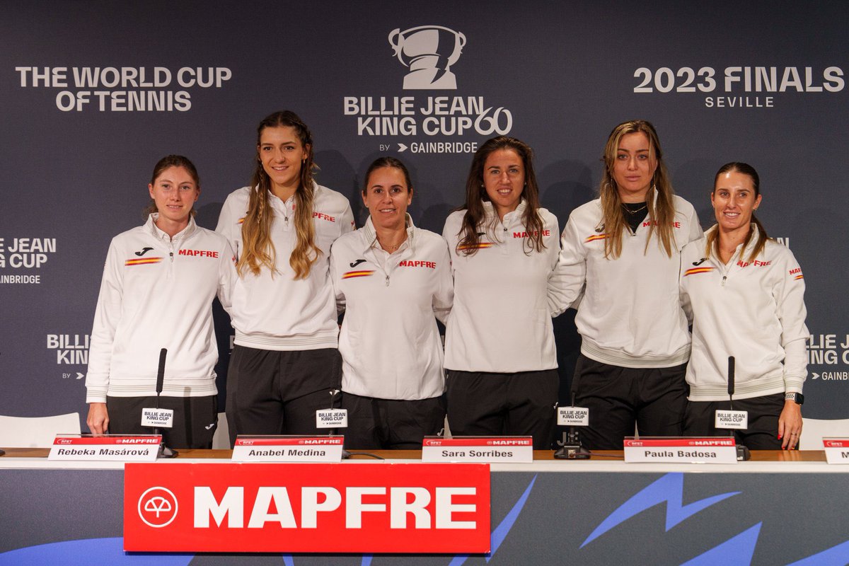 Desde hoy, todos apoyando al equipo 🇪🇸 en la @BJKCup. Ánimo para demostrar lo que valéis 💪🏻 ¡Mucha suerte, chicas! ☺️☺️