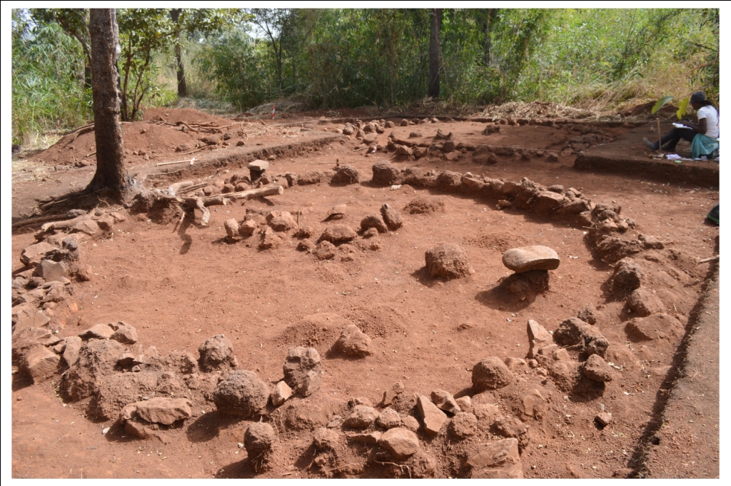 MAEASaMProject's tweet photo. In Eastern Senegal, huts, granaries or tata are made using stone as shown here. The region is characterised by a rugged landscape consisting of dolerite (Bédik) or laterite (Bassari) outcrops and make up the cultural landscape that has been included on UNESCO World Heritage list. https://t.co/oTPScNyLyU