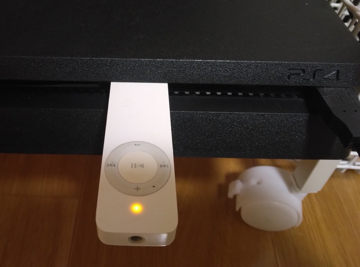 sodashop_100's tweet photo. 「PS4からXへのシェアがUSB経由でしか出来なくなる?そういえば手元にUSB機器あったかな?」と探した結果が平成レトロ #512MB https://t.co/cSjrNjogqo