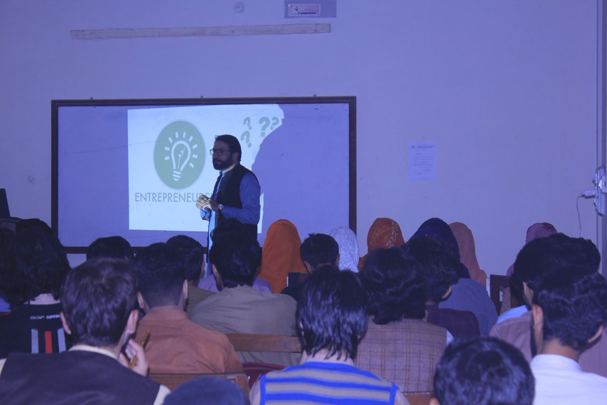 #NEPNICUOBQuetta Our team arranged awareness sessions at #UniversityofBalochistan! The team did a fantastic job educating the department students on entrepreneurship, startups &amp; incubation.
🔗 If you want to build a startup in Quetta, APPLY TODAY: bit.ly/NEP_LaunchpadR…