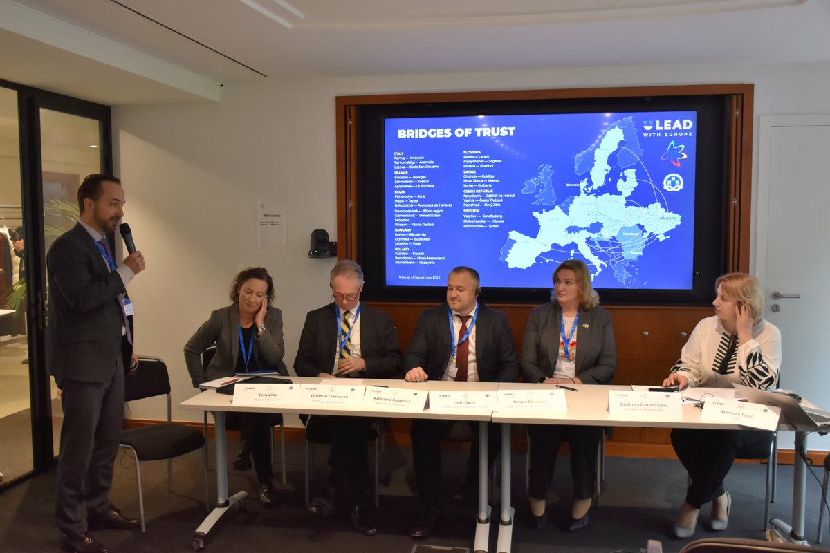 <a href="/stemsimonhansen/">Simon Hansen</a> @DKinEU <a href="/DanishMFA/">Denmark MFA 🇩🇰</a> <a href="/ULEADwithEurope/">@ULEADwithEurope</a> <a href="/CCRECEMR/">Council of European Municipalities and Regions</a> @eu_near <a href="/EU_Partnerships/">EU International Partnerships 🇪🇺</a> Moving to the panel discussion on how to make cooperation between smaller municipalities sustainable

With Mayor of  Kekeva 🇱🇻 , head of city councils of Chuhuiv &amp; Dolyna 🇺🇦 &amp; <a href="/SFPL_FSM/">Solidarity Fund PL</a> 🇵🇱 

"Being proactive is key"

"Friendship can overcome despite the war"

#BridgesOfTrust