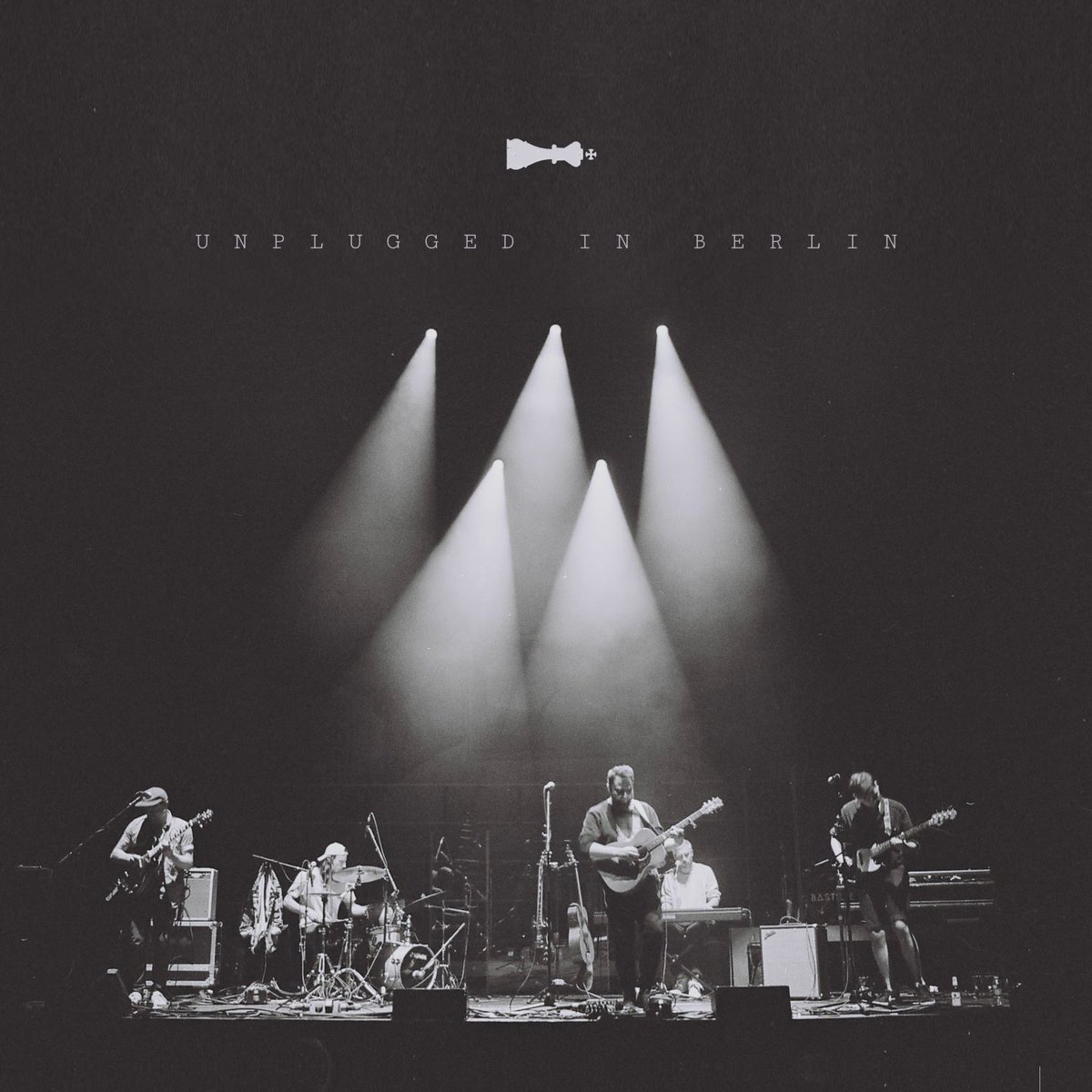 Unplugged in Berlin, our first live EP is out now. It is a snapshot of a wonderful tour and a truly happy moment for us all.
Huge thanks to <a href="/CharlieBarnes/">Charlie Barnes</a> and <a href="/bastilledan/">Dan Smith</a> for joining us on stage for choices.  Go listen now. 

linktr.ee/tokillakingoff…