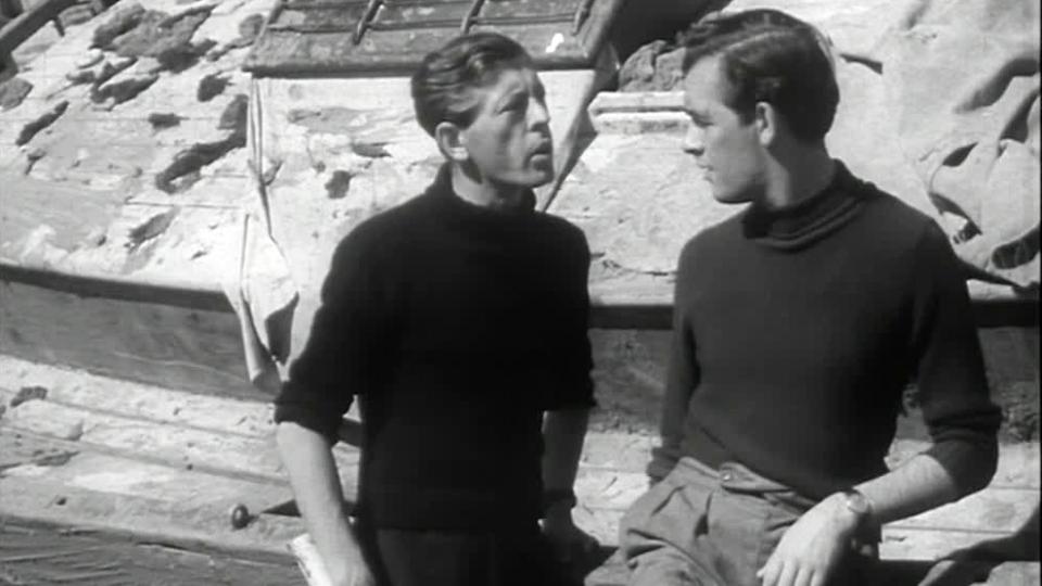 SilverRoseWolf's tweet image. 6:30pm today on @TalkingPicsTV: "Ha'penny Breeze" #EdwinRichfield #DonSharp #DarcyConyers
*plumping the sofa cushions and prepping the tea &amp;amp; apple pie {homemade!}, in readiness for another much needed evening with Edwin Richfield*
{he'll be on again at 9:05pm in "Quatermas II"}