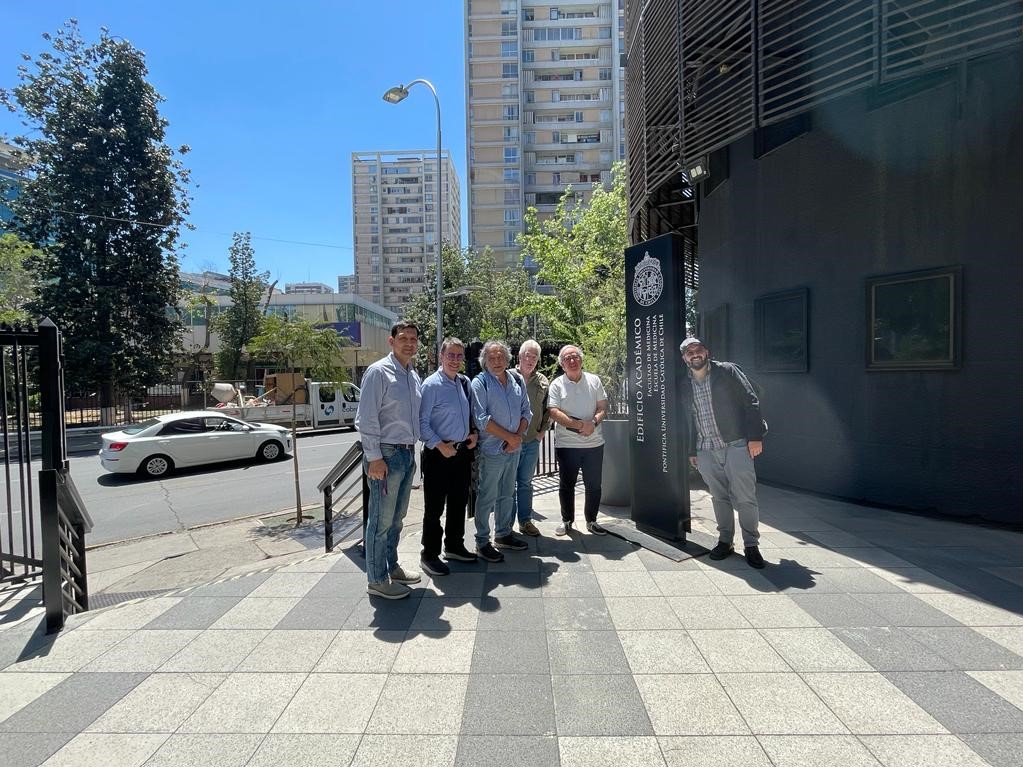 FernandoRamasco's tweet photo. Amazing trip to Chile : ANDROMEDA-SHOCK projects for the present and for the future with spinoffs such as AndromedaSurgery. Learning from the best. A luxury of intelligence and kindness. @AndromedaShock @SCISEDAR @sedar_es @JG_Anestesia @ESICM @ESAIC_org https://t.co/Wvr2c7bczW