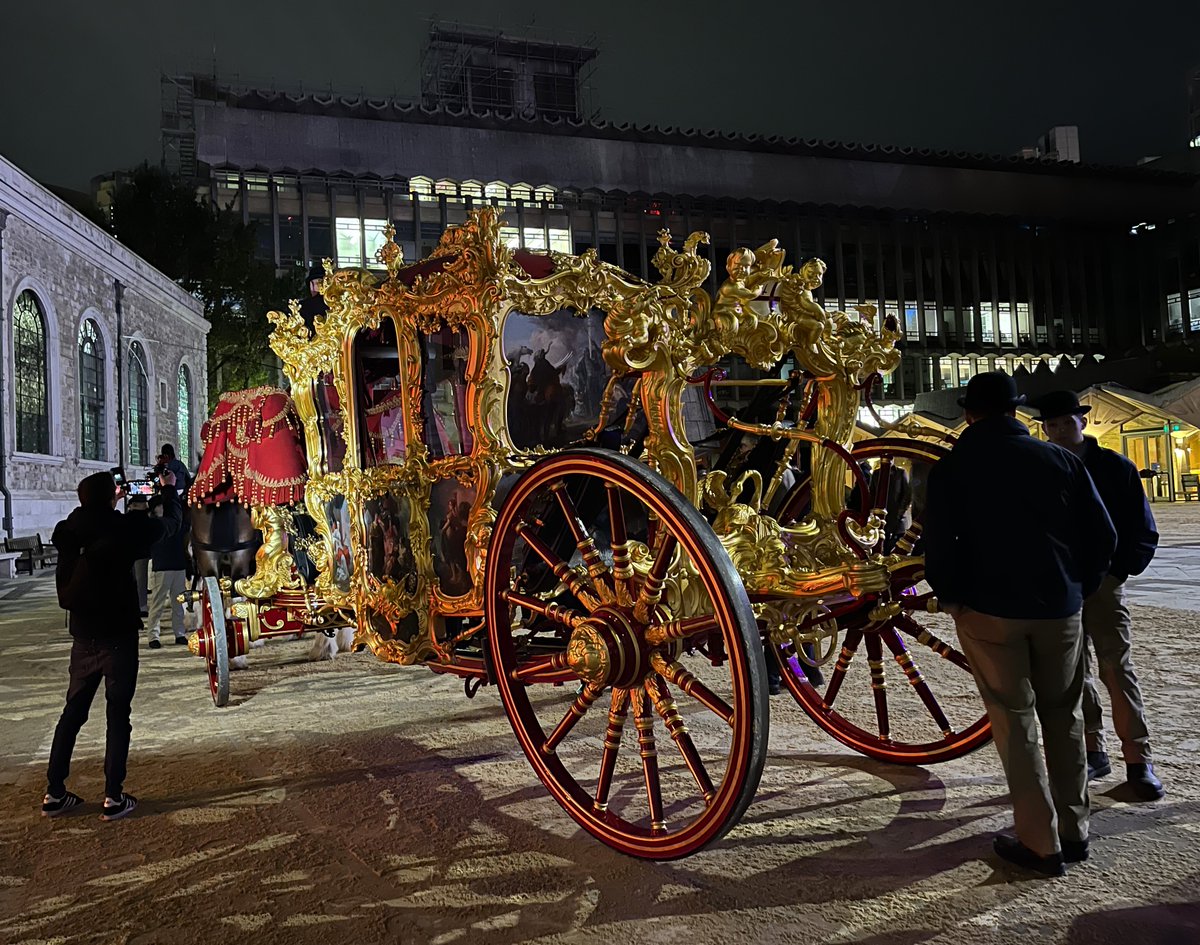 The Lord Mayor’s State Coach made its way through the City's streets at dawn, as @citylordmayor elect Michael Mainelli took part in the Early Morning Rehearsal for #LordMayorsShow. Starting before sunrise from Guildhall, it provided an eye-catching preview of Saturday's parade.