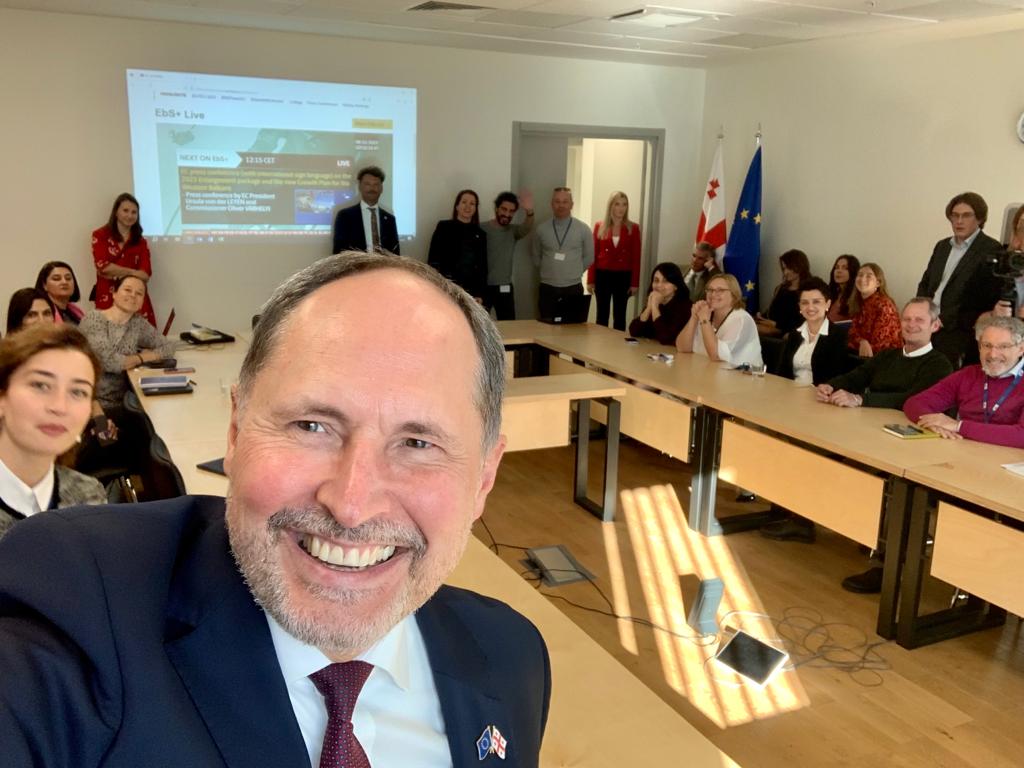 EU Delegation team eagerly watching the <a href="/EU_Commission/">European Commission</a> press conference on #EUEnlargementPackage!
🇪🇺🤝🇬🇪
#StrongerTogether