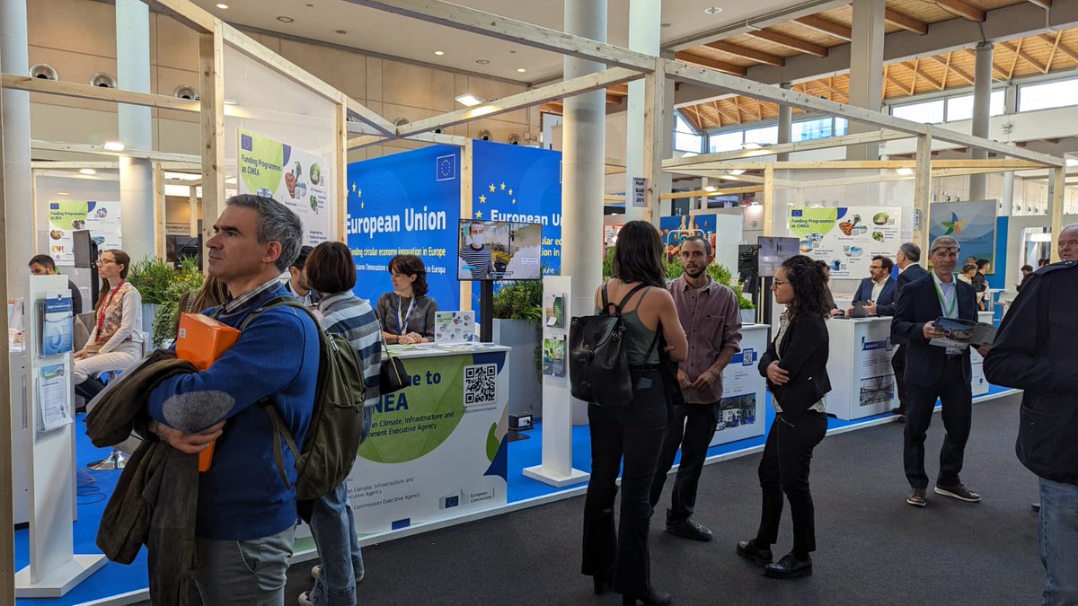 Hysetco's tweet photo. 🎯En IDF 100% de notre flotte de taxis #hydrogène + 1⃣2⃣ stations de recharge d’ici 2024 + développer de nouveaux usages en 🇫🇷 &amp; 🇪🇺 : ce sont nos objectifs !
🌿@CamilleLeaP était à #Ecomondo2023 pour présenter nos solutions pour booster l’adoption de l'hydrogène dans la #mobilité https://t.co/ITeXb122Uf