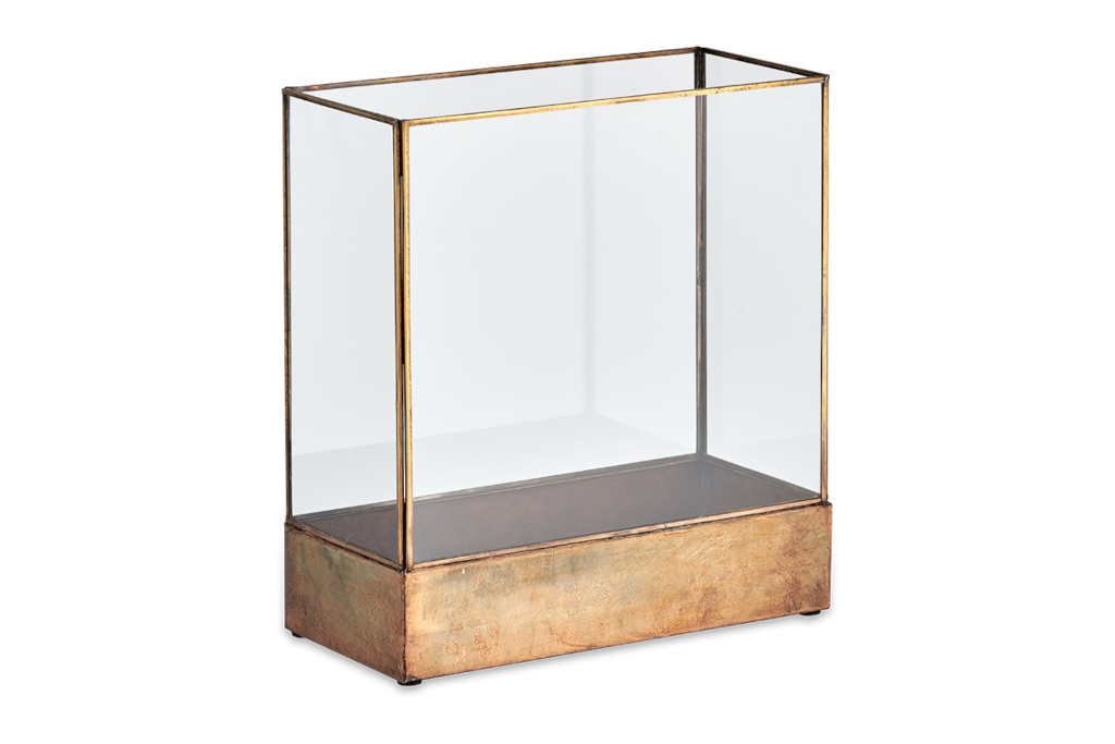DecoratorsNotes's tweet image. Set an ambient mood with soft candlelight from our beautifully designed lanterns. The aged antique brass finish gives a feeling of age - old elegance, complimented with a simple box design. This lantern will look perfect in both contemporary/traditional settings. #handmadegift